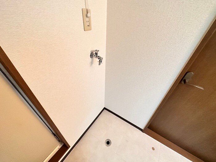 物件内観写真16　(洗濯機置場)