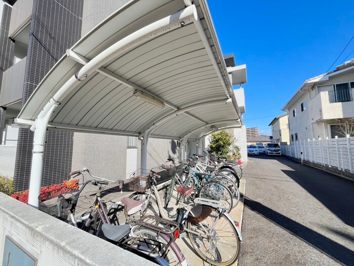 物件外観写真4　(駐輪場)
