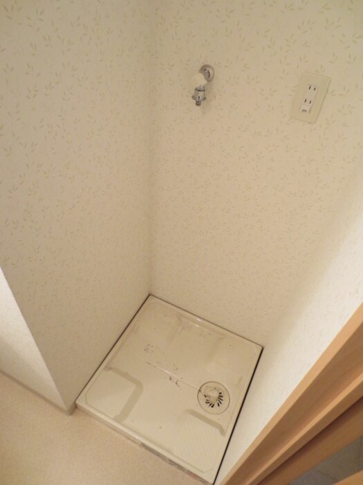 物件内観写真14　(洗濯機置場)