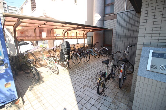 物件外観写真4　(駐輪場)