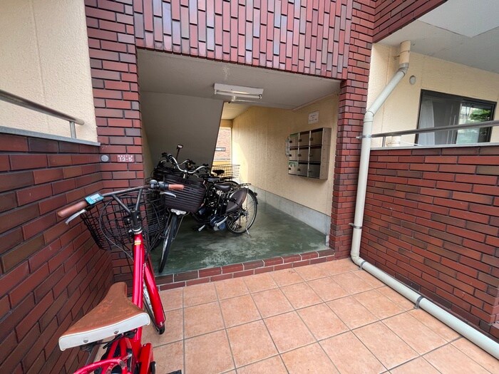 物件外観写真3　(エントランス部分)