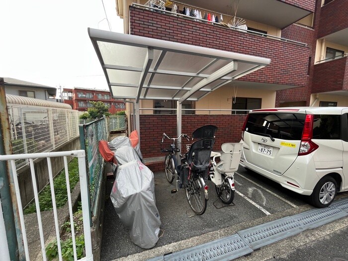 物件外観写真5　(駐輪場)