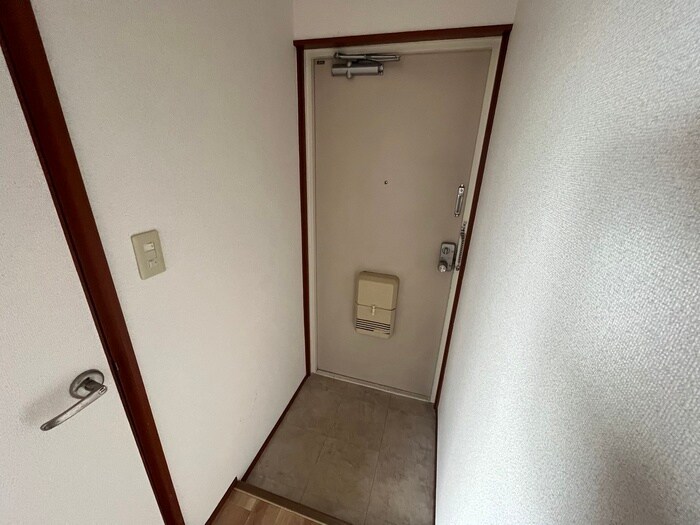 物件内観写真16　(玄関)