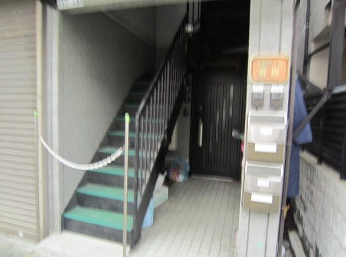 物件外観写真5　(エントランス部分)