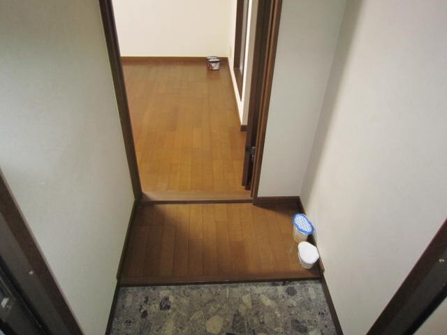 物件内観写真13　(玄関)