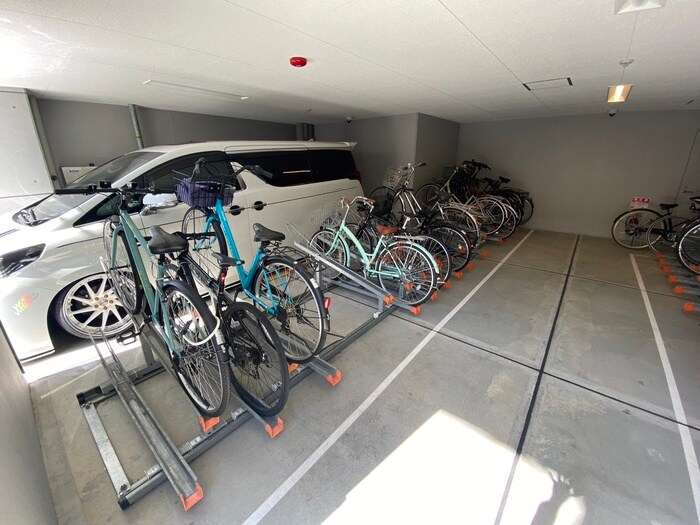 物件外観写真2　(駐輪場)