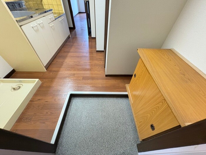 物件内観写真18　(玄関)