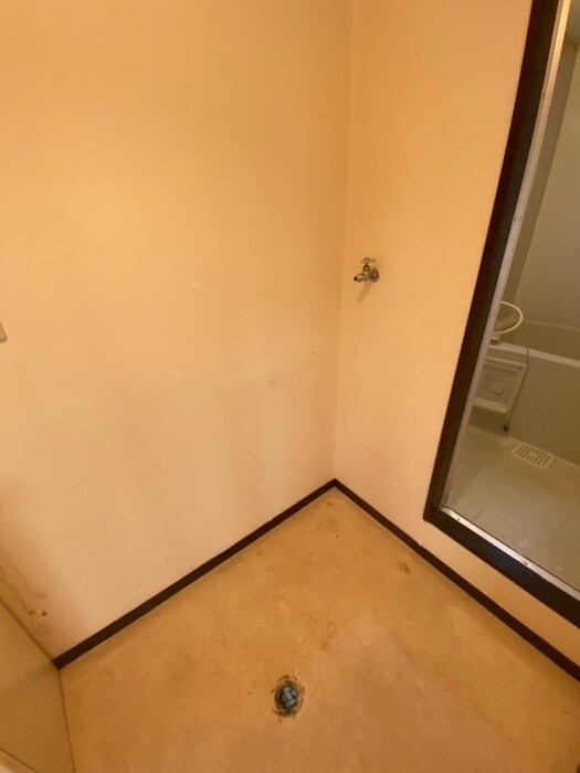 物件内観写真8　(洗濯機置場)