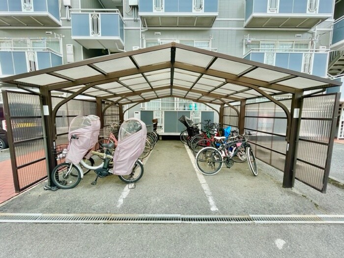 物件外観写真3　(駐輪場)