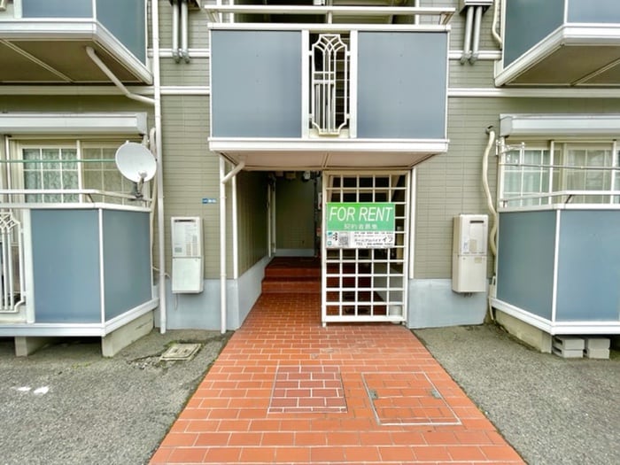 物件外観写真5　(エントランス部分)