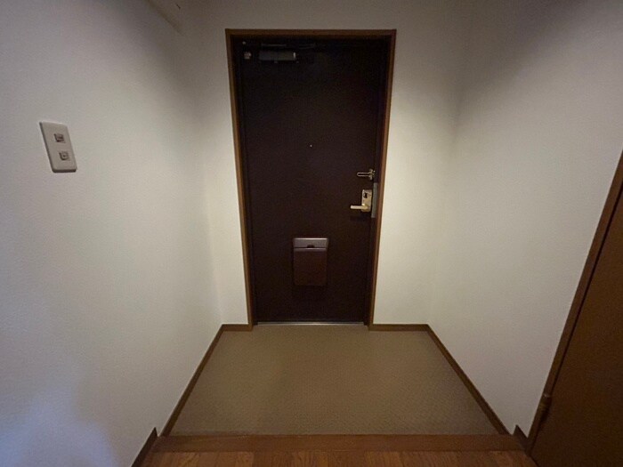 物件内観写真16　(玄関)