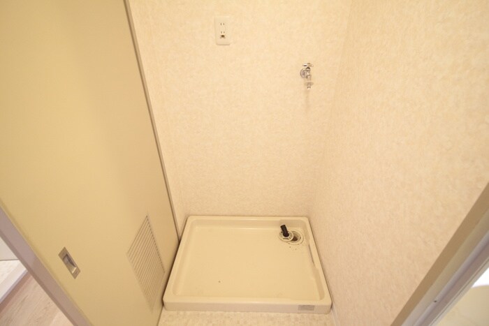 物件内観写真13　(洗濯機置場)