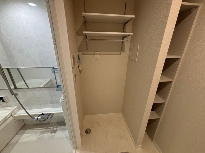 物件内観写真11　(洗濯機置場)