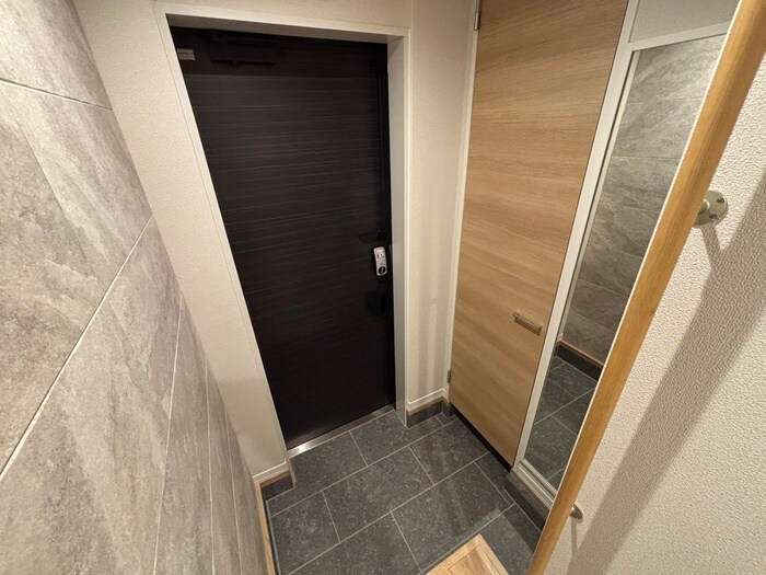 物件内観写真14　(玄関)