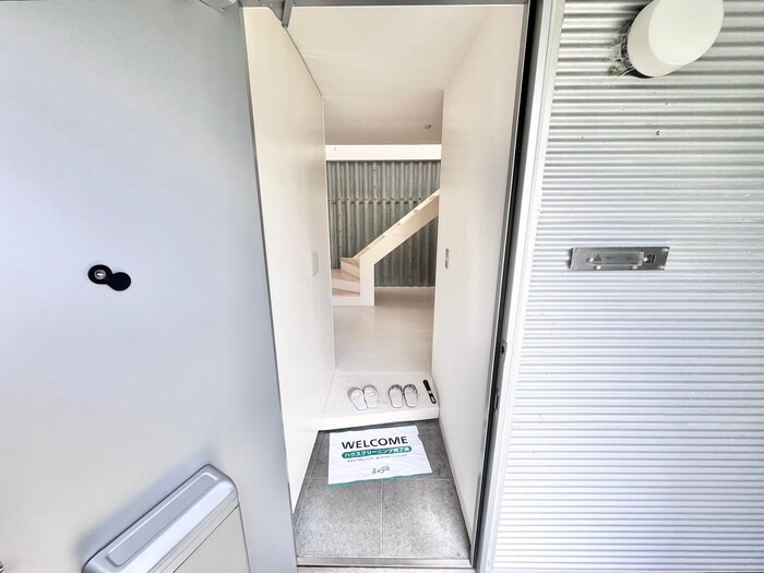 物件内観写真9　(玄関)