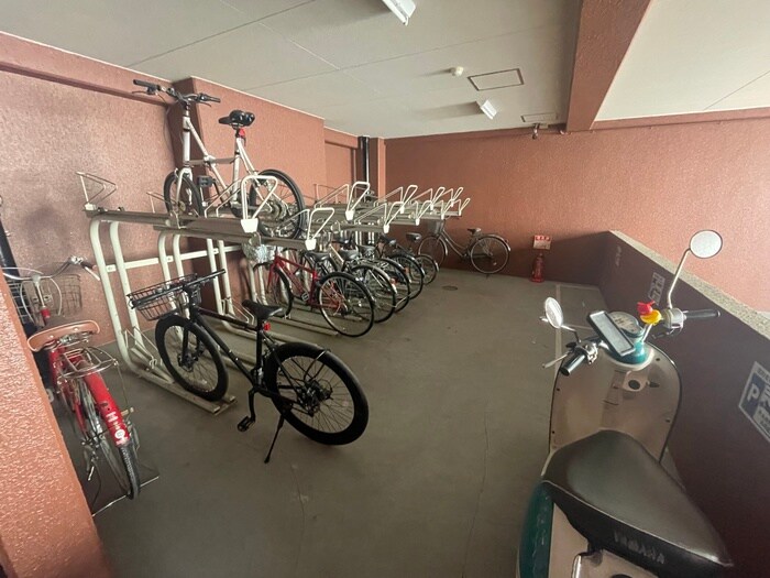 物件外観写真3　(駐輪場)