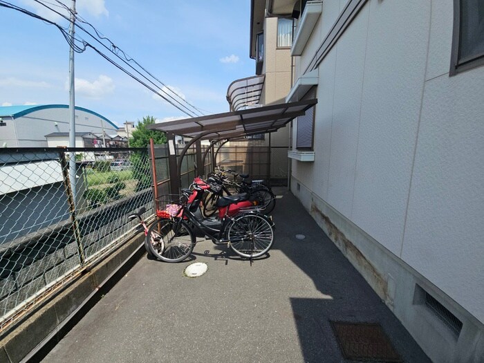 物件外観写真3　(駐輪場)
