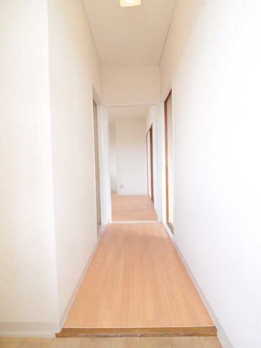 物件内観写真18　(廊下)