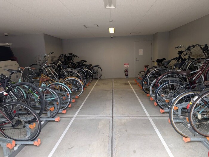 物件外観写真6　(駐輪場)