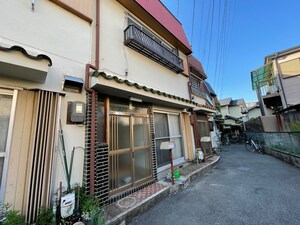 六反貸家外観写真