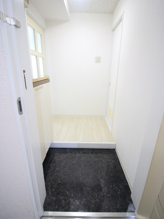 物件内観写真11　(玄関)