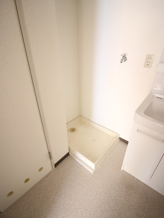 物件内観写真13　(洗濯機置場)