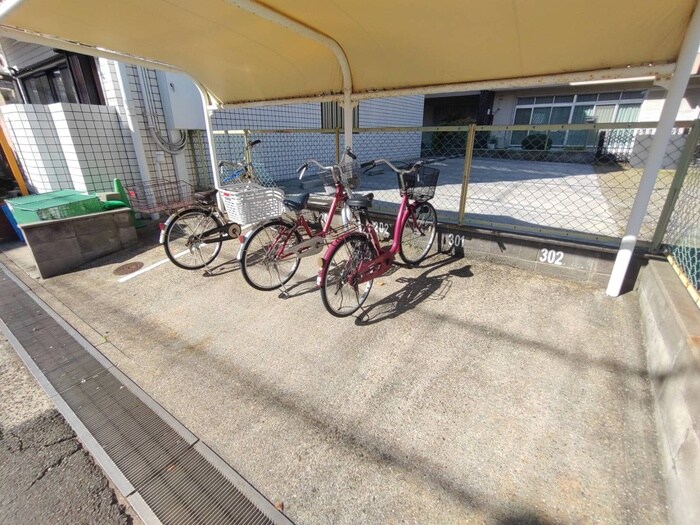 物件外観写真5　(駐輪場)