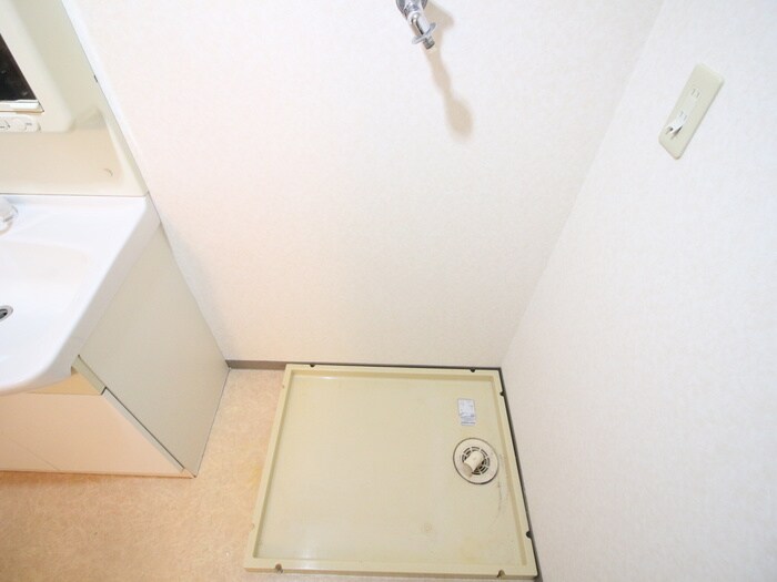 物件内観写真12　(洗濯機置場)