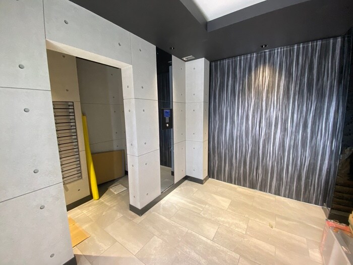 物件外観写真6　(エントランス部分)