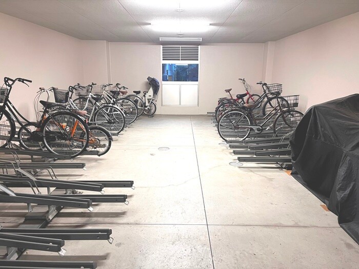 物件外観写真5　(駐輪場)