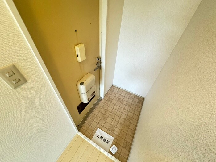 物件内観写真17　(玄関)