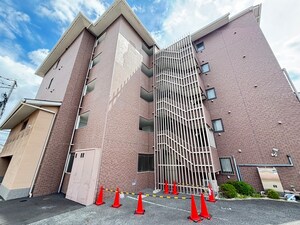 GrandEterna京大正門前外観写真