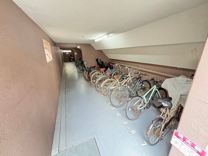 物件外観写真6　(駐輪場)
