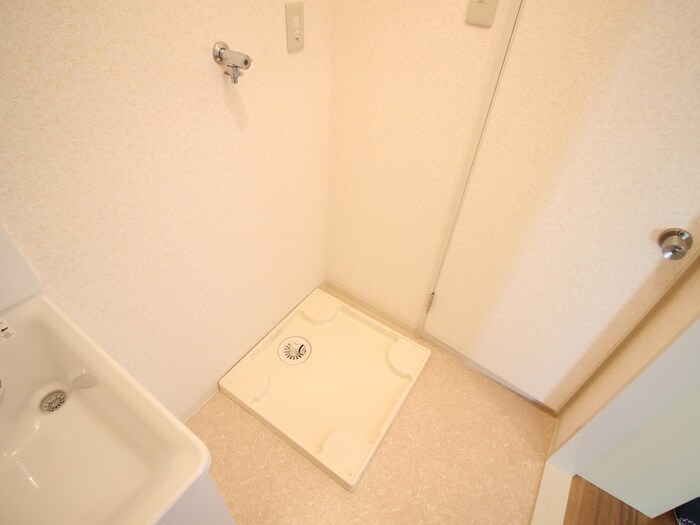 物件内観写真14　(洗濯機置場)