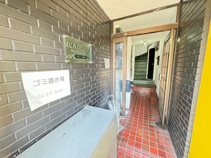 物件外観写真4　(エントランス部分)