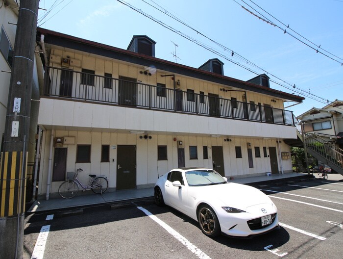 物件外観写真2　(エントランス部分)