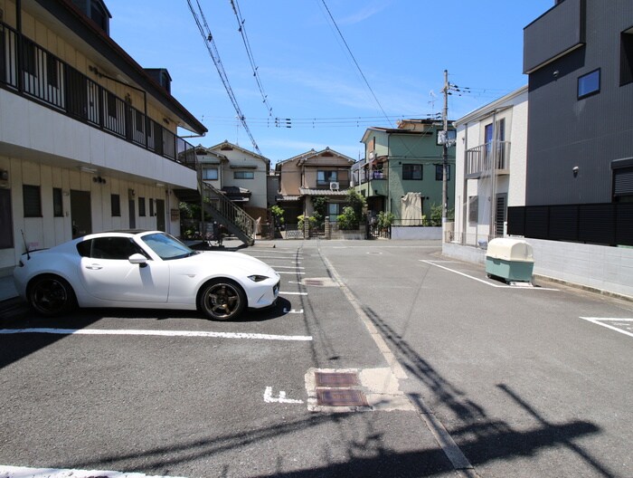 物件外観写真3　(駐車場)