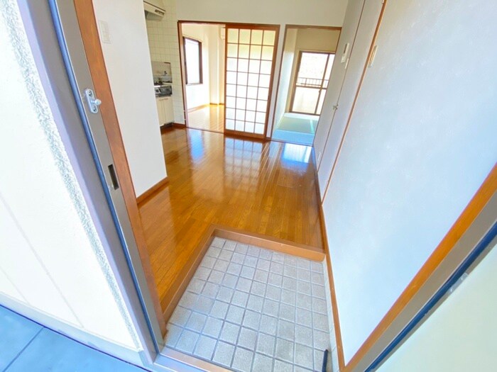 物件内観写真16　(玄関)