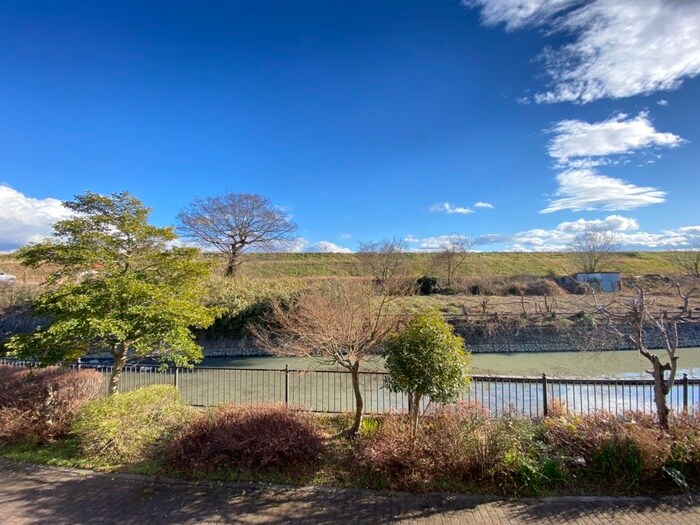 物件内観写真18　(室内からの展望)