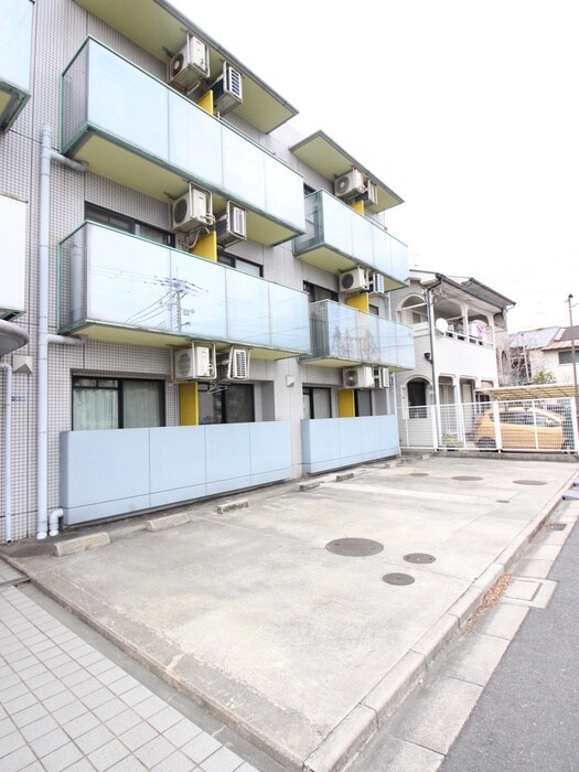 物件外観写真5　(駐車場)