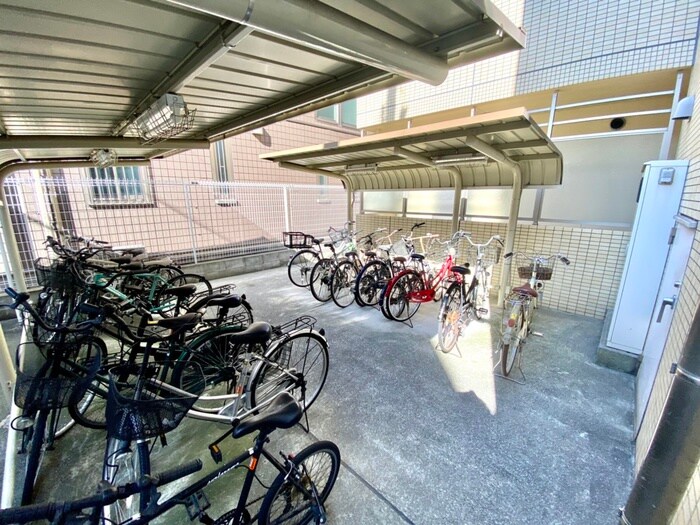 物件外観写真3　(駐輪場)