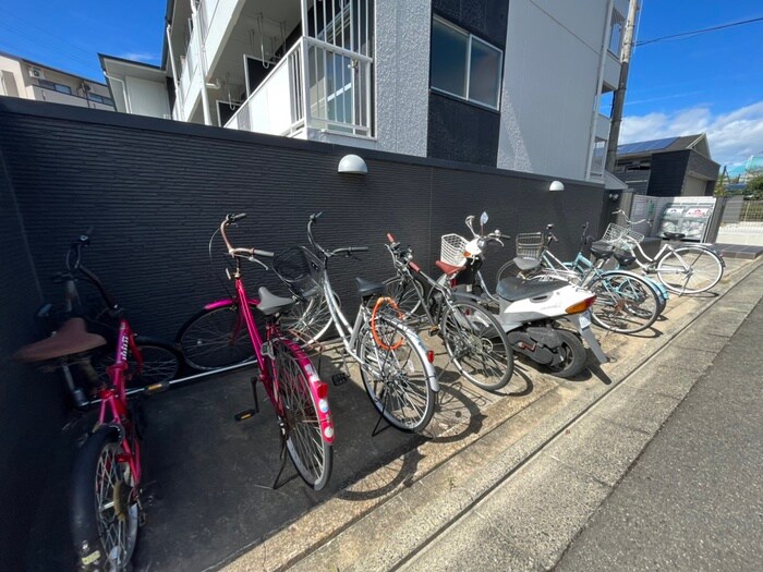 物件外観写真5　(駐輪場)