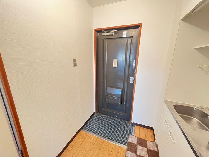 物件内観写真16　(玄関)