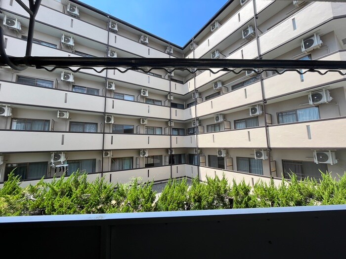 物件内観写真22　(室内からの展望)