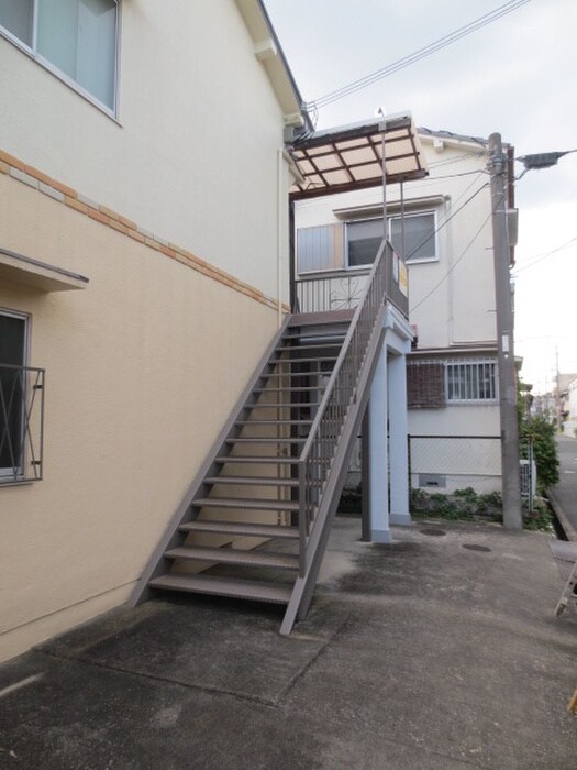 物件外観写真4　(エントランス部分)