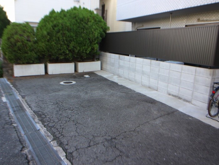 物件外観写真3　(駐車場)