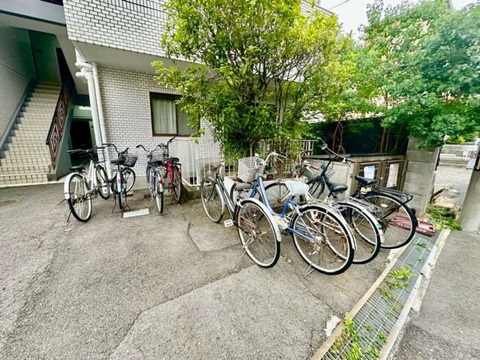 物件外観写真4　(駐輪場)