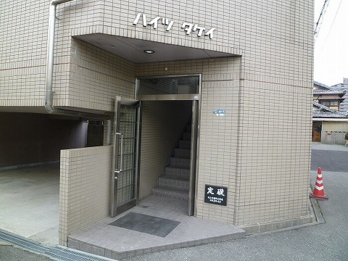 物件外観写真2　(エントランス部分)