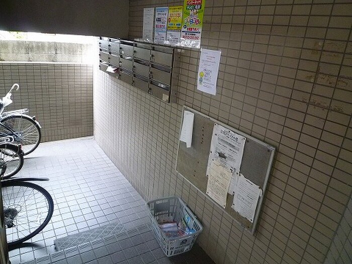 物件外観写真3　(駐輪場)