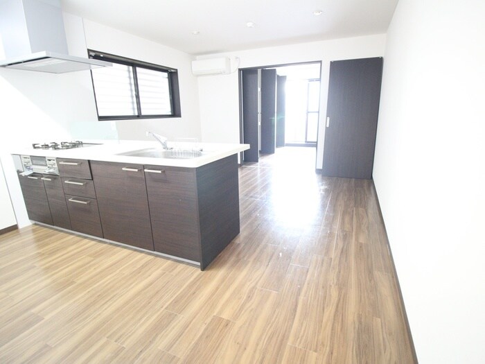 物件内観写真6　(室内からの展望)